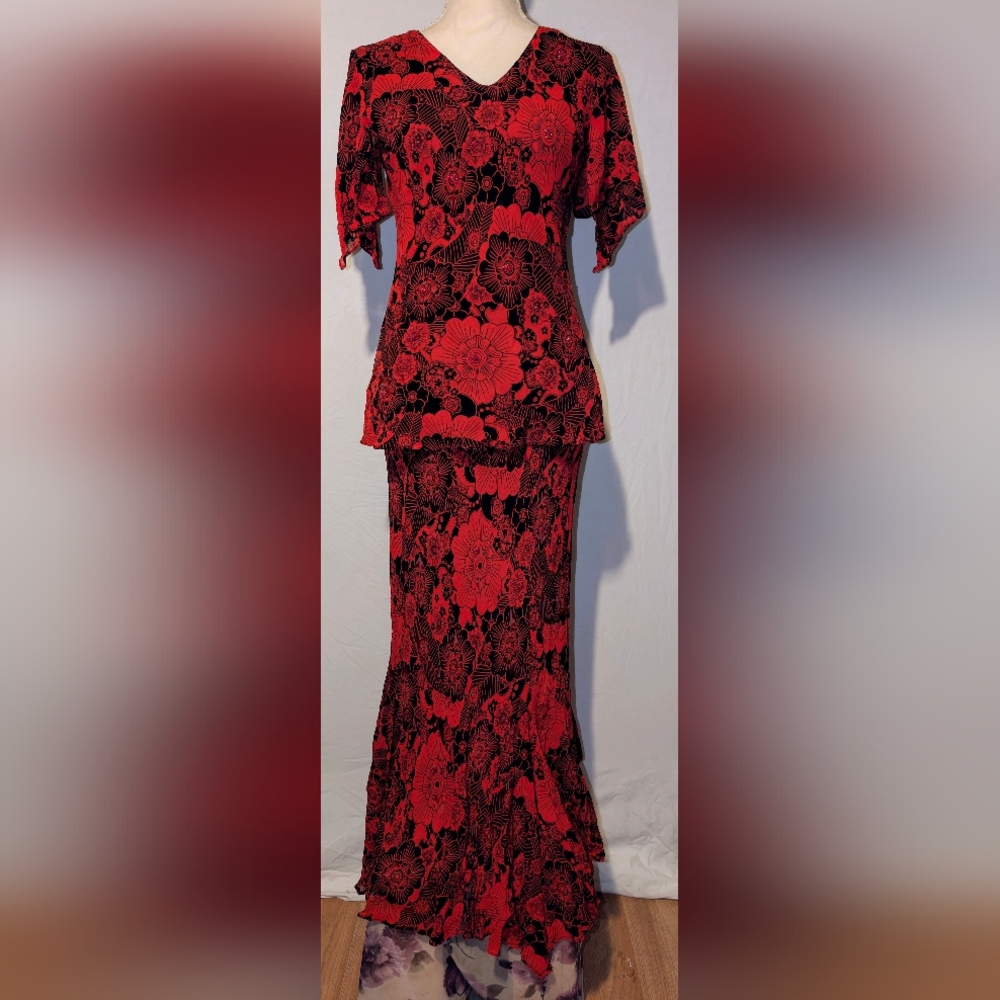 Women's 2 pc. Lola P set. NWOT 🔥Red&Black floral print Vintage Skirt & Blouse